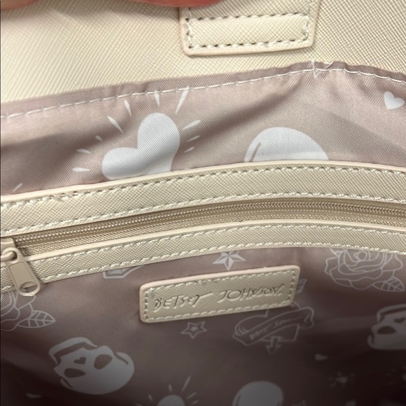 Betsey Johnson | Skull & Floral Embossed Tote w/Wallet - Picture 9 of 15